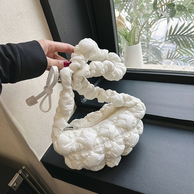 I am limited stock puffy bag images